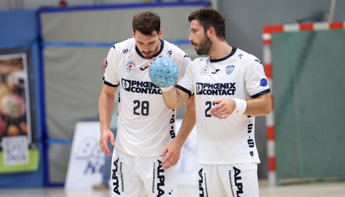 Noch bis zur Pause konnte sich das Team um Spielmacher Lukas Hutecek auf neun Tore zur 23:14-Halbzeitführung absetzen. Bester Werfer beim am Ende souveränen 45:27-Erfolg in der Kreissporthalle Menden war TBV-Sommerneuzugang Hendrik Wagner mit sieben Toren