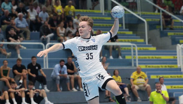 Tim Suton blieb auf der Gegenseite, trotz über 30 Grad in der Halle, eiskalt und erhöhte zum 29:23 (54.)