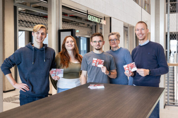 Das Projektteam, Jan Lukas Fründ, Katrin Thaler, Jan Pilgrim, Stefanie Meyerjürgen, Nikolas Rolf, steckt bereits mitten in den Vorbereitungen des TRiNNOVATION OWL Science Slams.