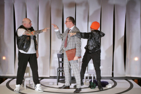 Szene aus der Krimikomödie „Achtsam Morden“