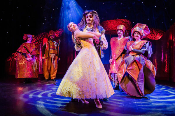 Szene aus die „Die Schöne und das Biest"