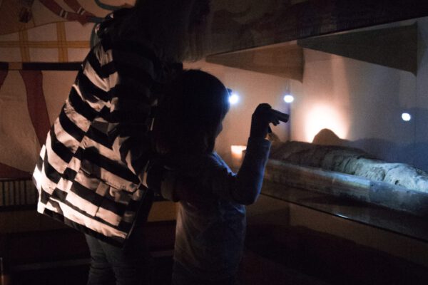 Taschenlampe im Museum