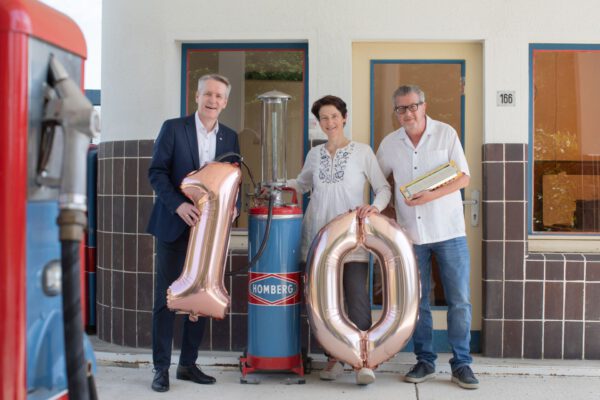 Frank Sievert (VerbundVolksbank OWL eG), Dr. Marie-Luisa Allemeyer (LWL-Freilichtmuseum Detmold) und Dieter Kropp.