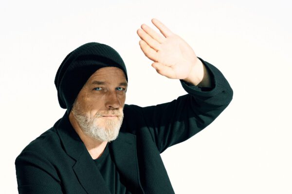 Thorsten Sträter winkt