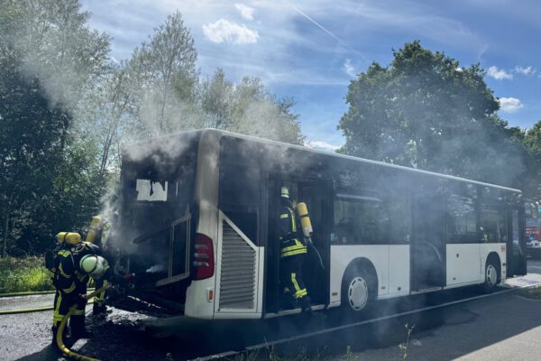 Brennender Bus