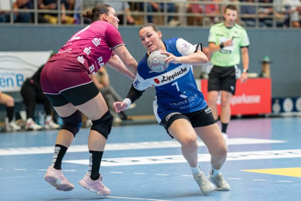 Am Anfang hatten wir, wie in den letzten Spielen, wieder ein paar Fehlwürfe. Unsere Abwehr stand zwar gut, aber wir sind nicht konsequent ins Tempo gegangen. Das haben wir im Laufe des Spiels dann besser gemacht