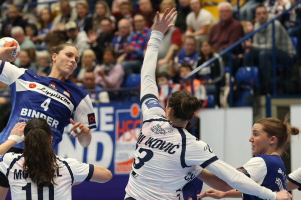 Zur zweiten Halbzeit kam Melanie Veith für Nicole Roth ins Tor. Zudem brachte Steffen Birkner mit Alexia Hauf, Laura Rüffieux und später Nuria Bucher frische Impulse