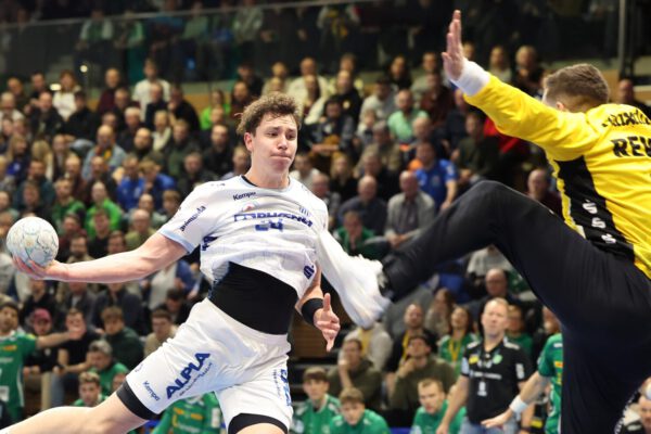 gerade die Eins-gegen-eins-Gewalt von Steinhaus zu unterbinden und vor allem das Tempospiel des BHC nicht zuzulassen, indem man sehr gut Angriff spielt. Wir wollen jetzt im letzten Auswärtsspiel der Saison anknüpfen an das, was wir die ganze Hinrunde schon gemacht haben, sehr konzentriert und fokussiert auftreten und unbedingt die zwei Punkte mitnehmen