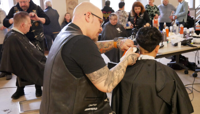„Barber Angels“ frisieren Bedürftige Lemgoer kostenlos