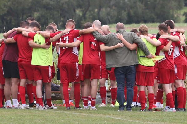Die Neuzugänge aus dem Sommer genießen unser volles Vertrauen und wir sind nach wie vor sehr zufrieden, dass sich im Sommer alle für uns entschieden haben. Alle wurden super von der Mannschaft aufgenommen. Grundsätzlich geben wir allen neuen Gesichtern bei uns auch entsprechende Zeit sich zu akklimatisieren und anzukommen