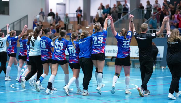 Bereits zum siebten Mal wird das Jugendzertifikat von der Handball Bundesliga Frauen an die Vereine aus der 1. und 2. Bundesliga vergeben