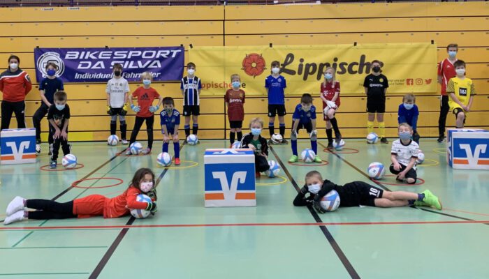 Das FußballCAMP wird vom TuS Bexterhagen in Kooperation mit PHÖNIX Sport-Service für Kinder und Jugendliche