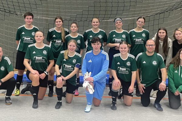 Bis kurz vor Abpfiff stand es noch 2:2. Jedoch platzte in allerletzter Minute der Traum, denn ein spektakuläres Tor zum 2:3 besiegelte die Niederlage und der 2. Platz war nicht mehr möglich