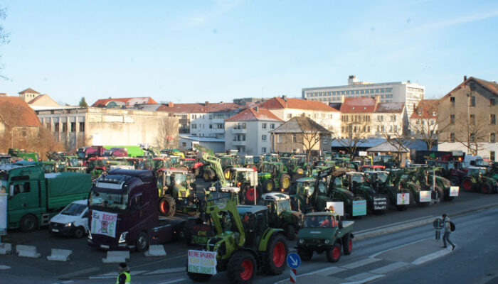 Demonstration Landwirte auf dem Kronenplatz