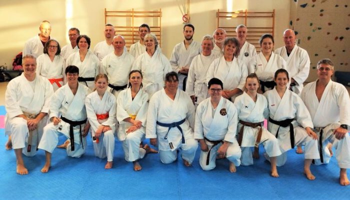 Zahlreiche Karateka aus Ostwestfalen nutzten die Gelegenheit sich intensiv mit Blocktechniken zur Verteidigung auseinanderzusetzen.