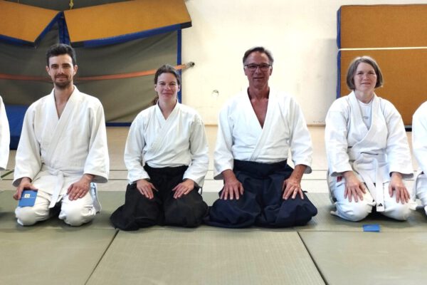 ie Selbstverteidigungskunst Aikido basiert darauf, dass man die Energie eines Angriffs durch geeignetes Weiterführen nutzt, um sich gegen einen Angriff zu behaupten. Wer Interesse am Aikido hat, kann sich gerne am Montagabend ab 19 Uhr in der Gymnastikhalle der Karla-Raveh-Gesamtschule in Lemgo