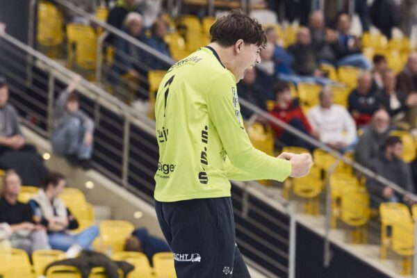 Im Angriff müssen wir lange, konzentrierte Angriff fahren, wo wir auf gute Chancen warten, um uns am Wochenende mit der Mannschaft wieder ein Stück nach vorne zu bewegen in der Entwicklung und vielleicht auch mit einer guten Leistung für eine Überraschung sorgen können. Dazu sollten wir immer bereit sein und darauf