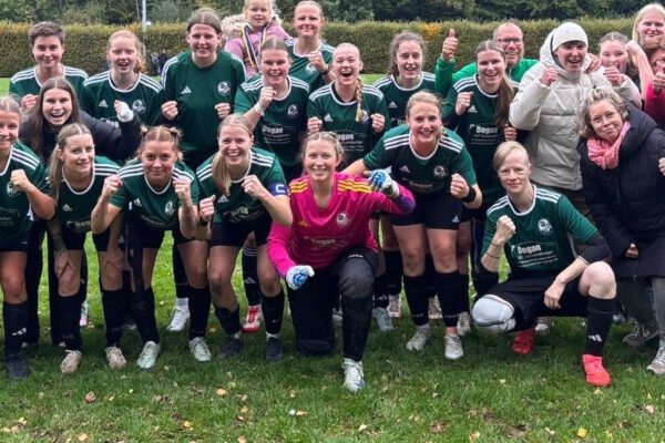Neben vielen Trainingseinheiten gab es dann bis zum ersten Pflichtspiel noch zwei Testspiele mit einem 7:0-Sieg gegen SG BHK Hiddesen und eine 1:3-Niederlage gegen SG Lieme/Bexterhagen. Der 12:0-Sieg im Kreispokal gegen TuS Bardüttingdorf / Wallenbrück war dann der gelungene Auftakt in die neue Saiso