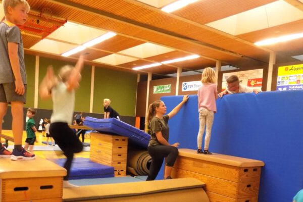 Wir möchten damit den Kindern zeigen, wie vielfältig Sport auf der Welt ist – und dass Bewegung überall auf der Erde verbindet und ausgeübt wird