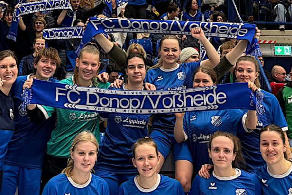 Natürlich ist die Enttäuschung erst einmal groß, wenn man solch ein Finale verliert. Ich denke aber trotzdem, dass wir ein finalwürdiges Spiel gezeigt haben und auch mit dem lippischen Vizemeistertitel ganz gut leben können, denn die Mädels haben alles gegeben, sich aber leider mit einigen liegengelassenen guten Torchancen nicht belohnen können. Ich bin trotzdem sehr stolz auf meine Mannschaf