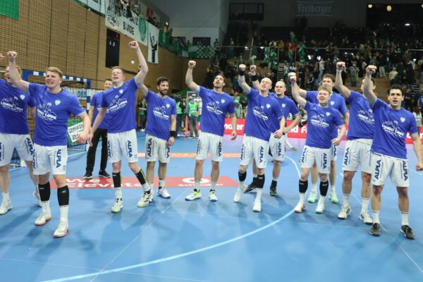 Der TBV Lemgo Lippe, der bereits am Mittwoch ins Halbfinale eingezogen war, trifft im Kampf um das Finalticket auf den Deutschen Meister Füchse Berlin, der sich am Donnerstagabend knapp gegen den THW Kiel durchgesetzt hatte. Außerdem kommt es zum Duell zwischen dem Bergischen HC und dem SC Magdeburg. Als Losfee agierte Vize-Weltmeisterin Alina Grijseels, die direkt im Anschluss an die spannenden Viertelfinals in der Dyn-Konferenz die beiden Begegnungen aus dem Lostopf gezogen hatte