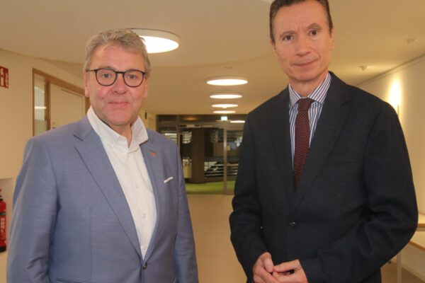 Lippes Landrat Meinolf Haase (l.) und Dr. Martin Klein