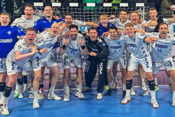 Ich bin jetzt schon etwas länger Trainer in Lemgo und freue mich sehr, dass ich heute zum ersten Mal hier in Berlin gewinnen durfte. Das macht mich wirklich stolz, die Jungs haben das heute unglaublich gut gemacht. Wir hatten den Vorteil, dass wir immer wieder wechseln und so neue Reize setzen konnten. Im Spiel mit vier Rückraumspielern haben wir verschiedene Auftakthandlungen gewählt, um Berlin immer wieder anders anzugreifen. Dadurch haben wir einen sehr guten Angriff gespielt. Bis auf eine Phase in der ersten Halbzeit ist es uns zudem gelungen, Berlin kaum ins Tempospiel kommen zu lassen