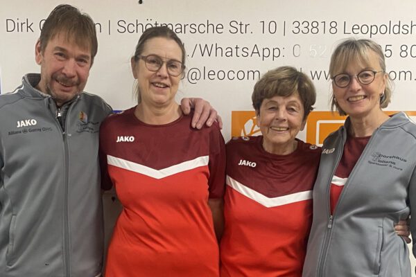 Beim Heimstart der „Talentschmiede" der 5. Mannschaft gegen Bielefeld 5 wurde ein toller Heimsieg mit 2.316 Holz:2.302 Holz und 2:1-Punkten gefeiert. Udo Keeb 598 Holz, Christine Piechottka 568 Holz, Monika Schultze 602 Holz und Angelika Twarkowski 548 Holz freuten sich über diesen Sieg gemeinsam mit den vielen Fans