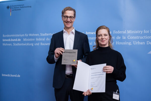 Abteilungsleiter für Stadtentwicklung des Bundesministeriums Dietmar Horn eröffnete die Veranstaltung und überreichte Berit Webe