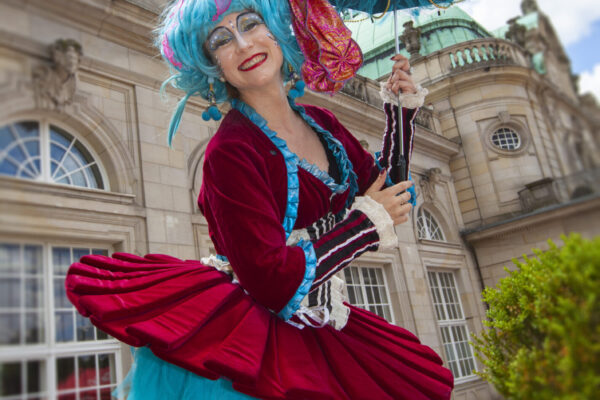 GOP Bad Oeynhausen lädt zum Tag der offenen Tür - verkleidete Dame