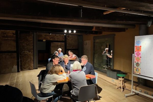 Rätzelnde Mitspieler