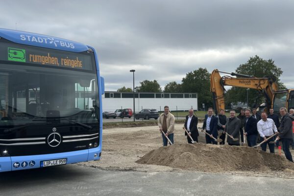 Mario Rehmmeier (vbe), Bürgermeister Baier, Herr. Sasse (Stadtwerke Lemgo), Landrat Dr. Lehmann, Heinz Linke , Herr. Oehlmann (GF vbe) und Herr. Kleß (Stadtwerke Lemgo