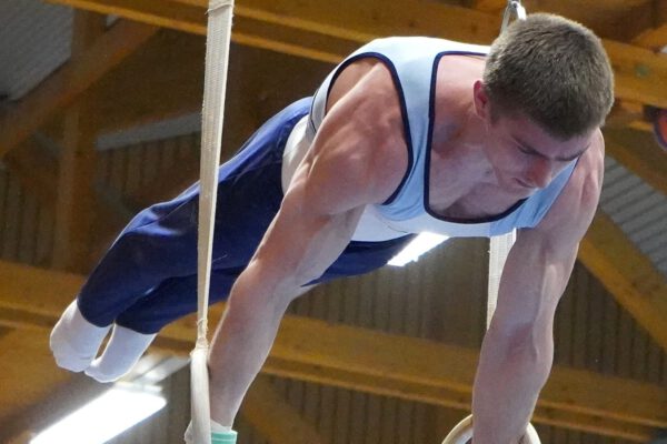 Ebenso geht ein besonderer Dank an die Turnabteilungen aus Isselhorst und Steinhagen, die die Mannschaft während der Renovierung des Leopoldshöher Turnzentrums über die gesamte Saison hinweg mit zahlreichen Trainingsmöglichkeiten unterstützt haben. Diese Zusammenarbeit hat wesentlich dazu beigetragen, dass die Turner des TuS Leopoldshöhe Woche für Woche starke Leistungen zeigen konnten