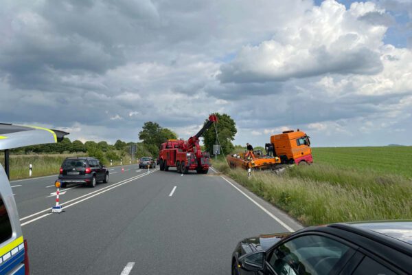 Bergung des verunfallten LKWs