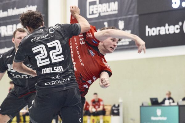 Wir haben ein paar zu viele freie, wirklich gut raus gespielte Chancen liegen lassen und hatten ein paar Probleme mit der zweiten Welle von Aurich. Das waren die Kernpunkte, die den Ausschlag gegeben haben, dass Aurich sicherlich auch verdient gewinnt“