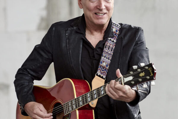 Singer & Songwriter Mickey Meinert