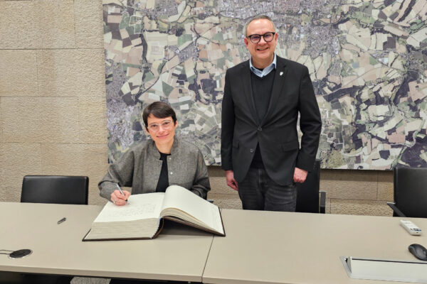 Familienministerin Josefine Paul und Lemgos Bürgermeister Markus Baier