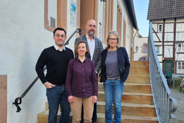 (von links) Wirtschaftsförderer Tobias Vietz, Klimaschutzbeauftragte Ronja Post, 1. Beigeordneter und Kämmerer Frank Limpke und LEADER-Regionalmanagerin Susanne Weishaupt freuen sich auf das neue Projekt.