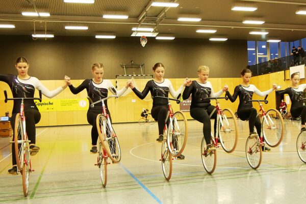 Auch die RC-Reigen zeigten sich bereits in sehr guter Form. Ein tolles Bild entstand auch hier bei der Siegerehrung der 6er Schüler offenen Klasse. Alle 3 Podiums-Plätze belegte der RC