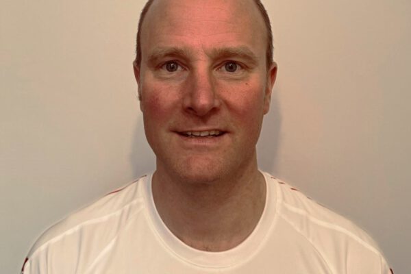 Ohne die „Zweite“ wäre es in der Hinserie öfters ziemlich eng mit Personal geworden. Ein großes „Dankeschön geht an die Spieler der „Zweiten“ und natürlich an Lars als Trainer. Was wir auf jeden Fall verbessern sollten, ist die mannschaftliche Geschlossenheit. Da steckt noch viel Potenzial nach oben. In der Liga kann man noch viel mit Kampf und Siegeswillen für sich entscheiden