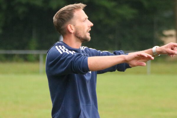 Sicherlich haben wir uns sportlich eine bessere Hinrunde vorgestellt. Wir haben zu viele Punkte liegen lassen und Schwankungen in den Spielen waren zu gravierend. Dies ist bei einer jungen Mannschaft aber völlig normal. Wir dürfen nicht vergessen, wir befinden uns in einer Saison