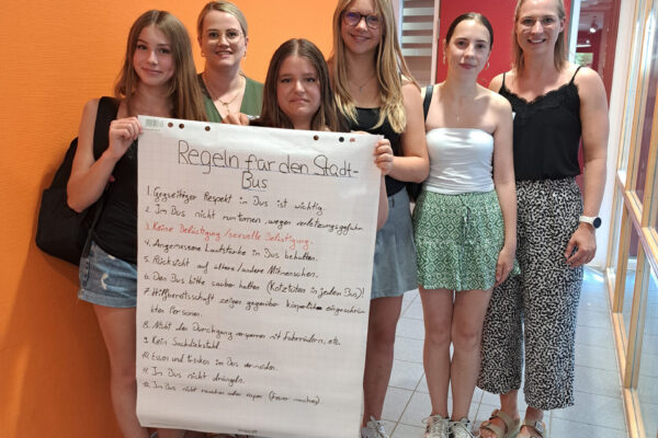 Teilnehmer und Organisatoren beim STADTBUS-Workshop.