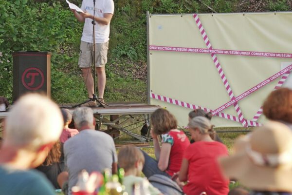 Beim Freilicht-Slam der Freunde des LWL-Freilichtmuseums Detmold