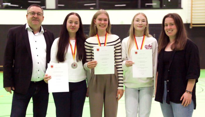 Liv Greta Riechert vom TSV Bösingfeld wurde im Trampolinturnen Deutsche Meisterin im Trampolin-Synchron Jugend