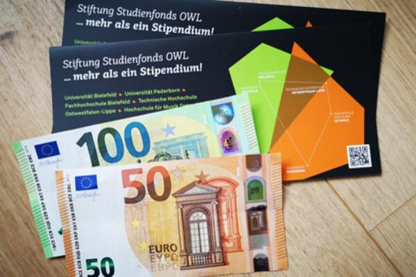 Rund 510 Studierende werden aktuell durch die Stiftung Studienfonds OWL gefördert. Neben den Deutschlandstipendien sind die Sozialstipendien eine wichtige Fördersäule der Stiftung.