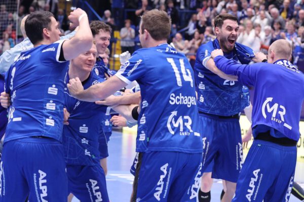 Ich bin wieder einmal wirklich stolz auf die Mannschaft. Wir haben das in der ersten Halbzeit super gemacht. Wir haben Flensburg vor allem die Anspiele zum Kreis weggenommen und versucht, diese Kreuzungen am Anfang mit Tiefe zu unterbinden