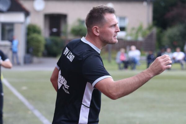 Zufrieden sind wir vor allem mit der Entwicklung der Mannschaft als Einheit. Trotz vieler Ausfälle und häufig wechselnder Startformationen hat der gesamte Kader gezeigt, dass jeder Spieler eine wichtige Rolle übernehmen kann. Darauf lässt sich aufbauen