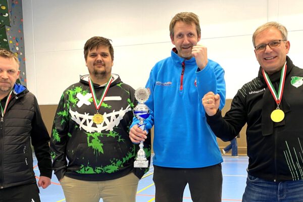 Der souveräne 4:0-Erfolg ist umso höher zu bewerten, da der TuS Bad Driburg mit drei ziemlich gleich starken Spielern angetreten war. Jetzt fährt der TuS Ahmsen zum ersten Mal in seiner Vereinsgeschichte