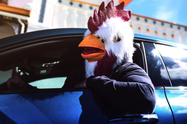 TUEV-NORD-Autofahren-mit-Kostuem_CMYK