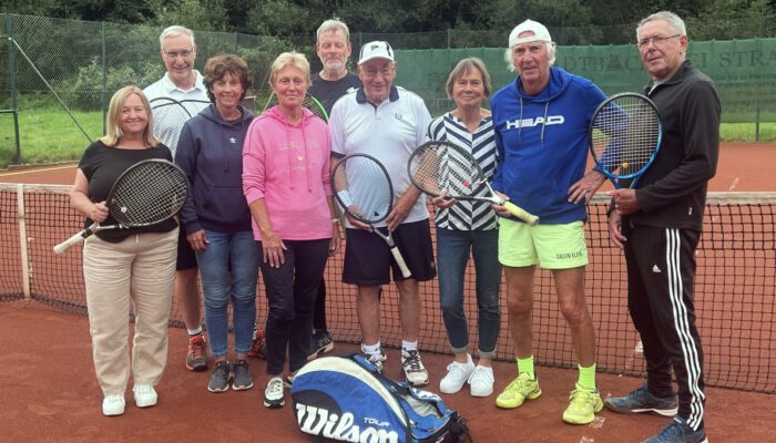 Nach Siegen gegen Paderborn, Lippstadt, Versmold und Brackwede war Dörentrup mit 15:1-Punkten Meister. Mannschaftsführer Michael Koderisch gratulierte in einer kleinen Feier allen Beteiligten und gratulierte ihnen zu den tollen Ergebnissen